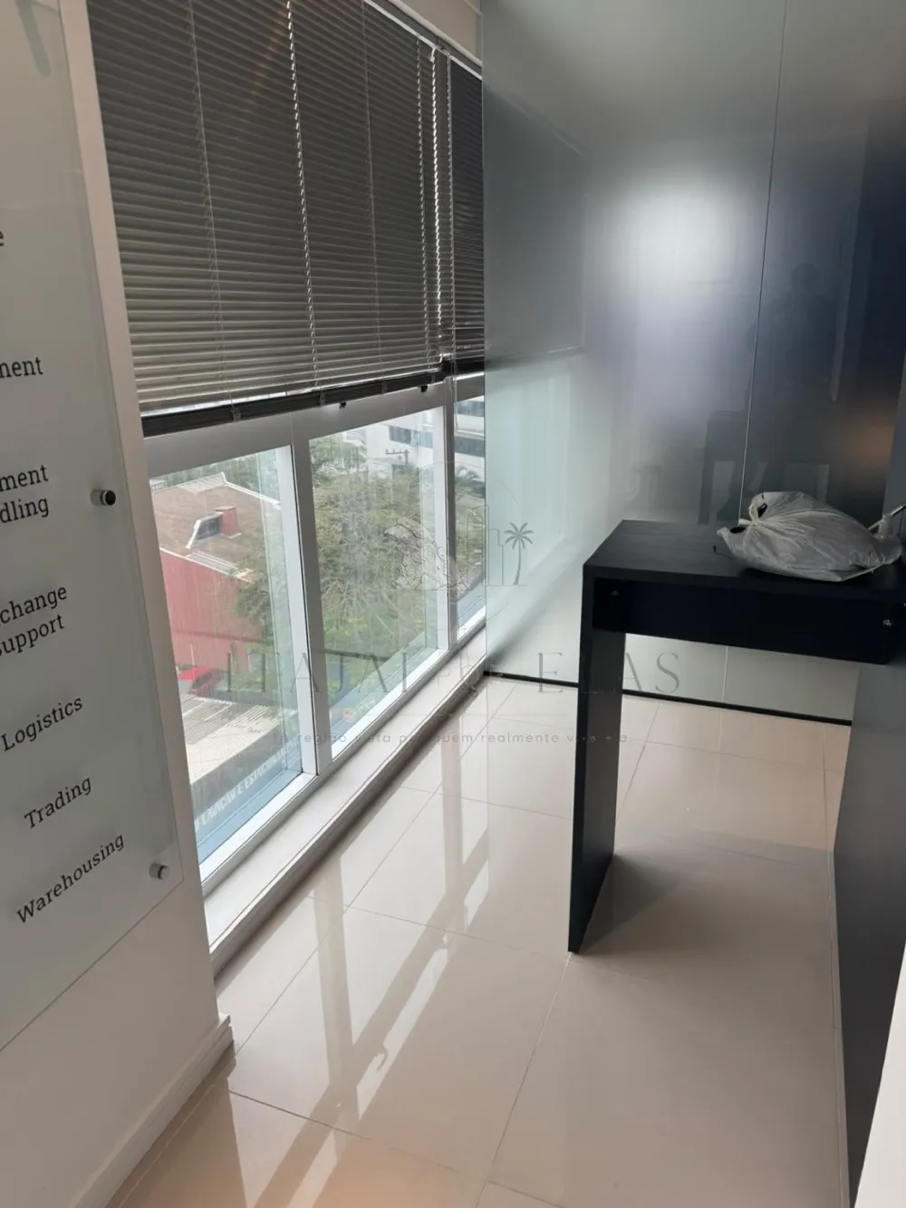 Sala comercial na rua Joenville - Itajai 