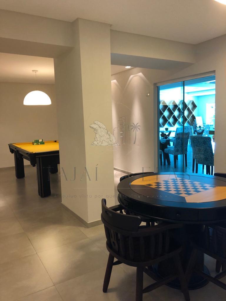 Apartamento vista mar três suítes para venda em Cabeçudas