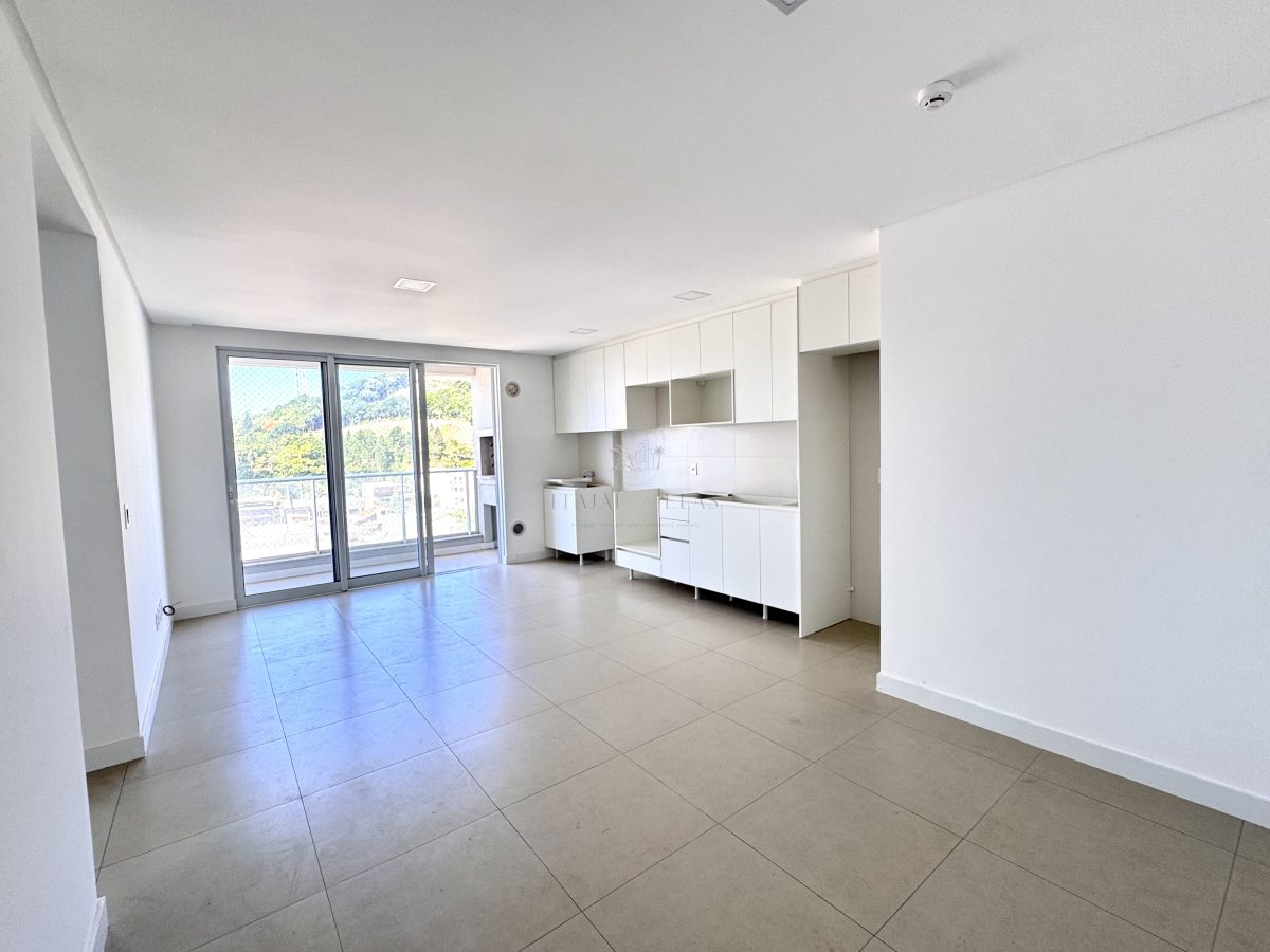 Apartamento dois dormitórios para venda no Praia Brava