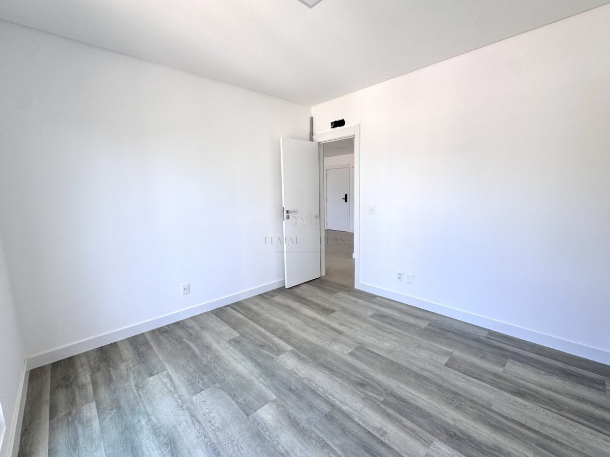 Apartamento dois dormitórios para venda no Praia Brava