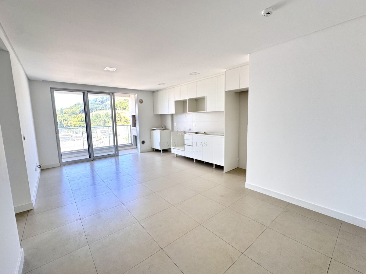 Apartamento dois dormitórios para venda no Praia Brava