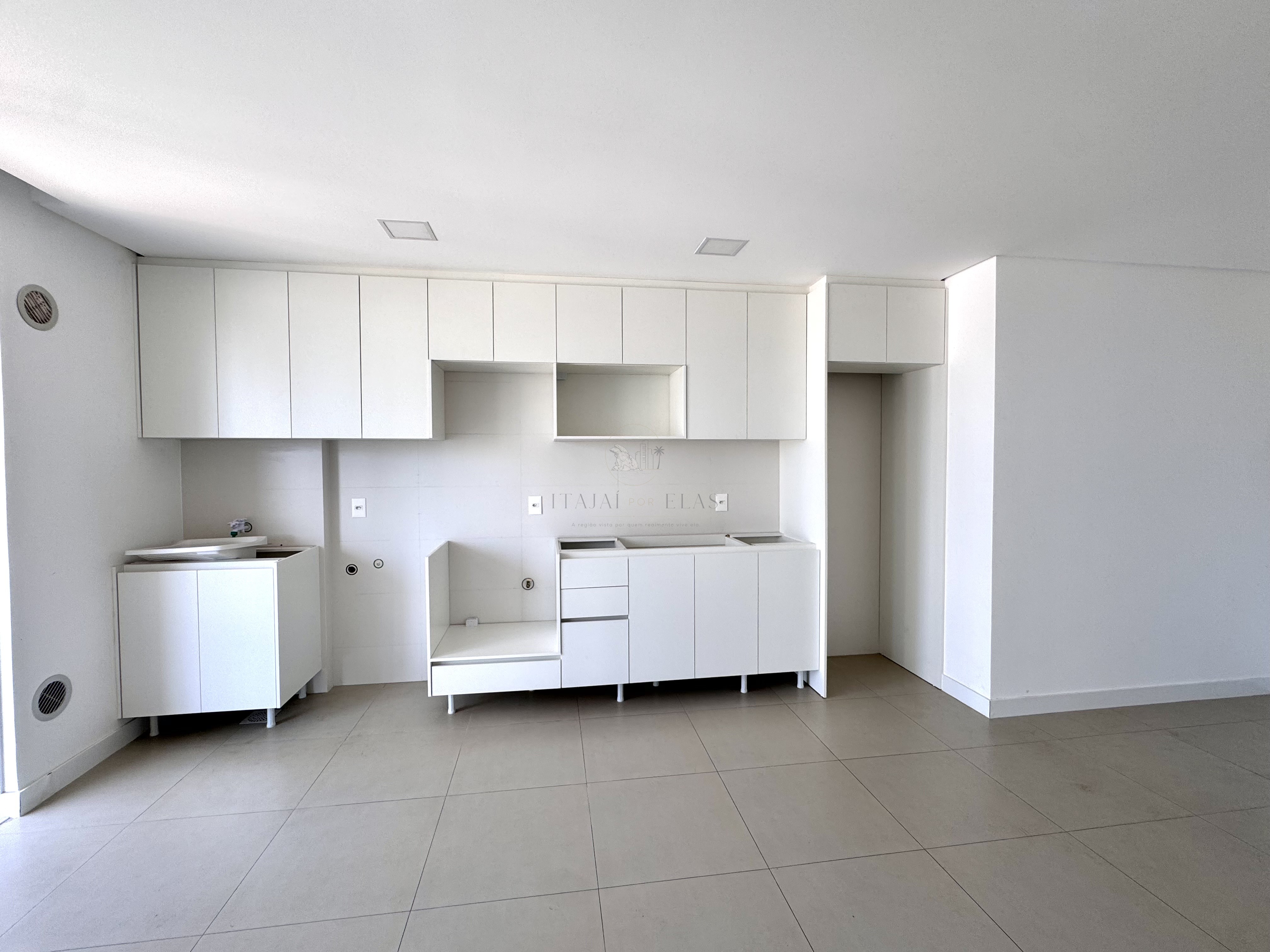 Apartamento dois dormitórios para venda no Praia Brava