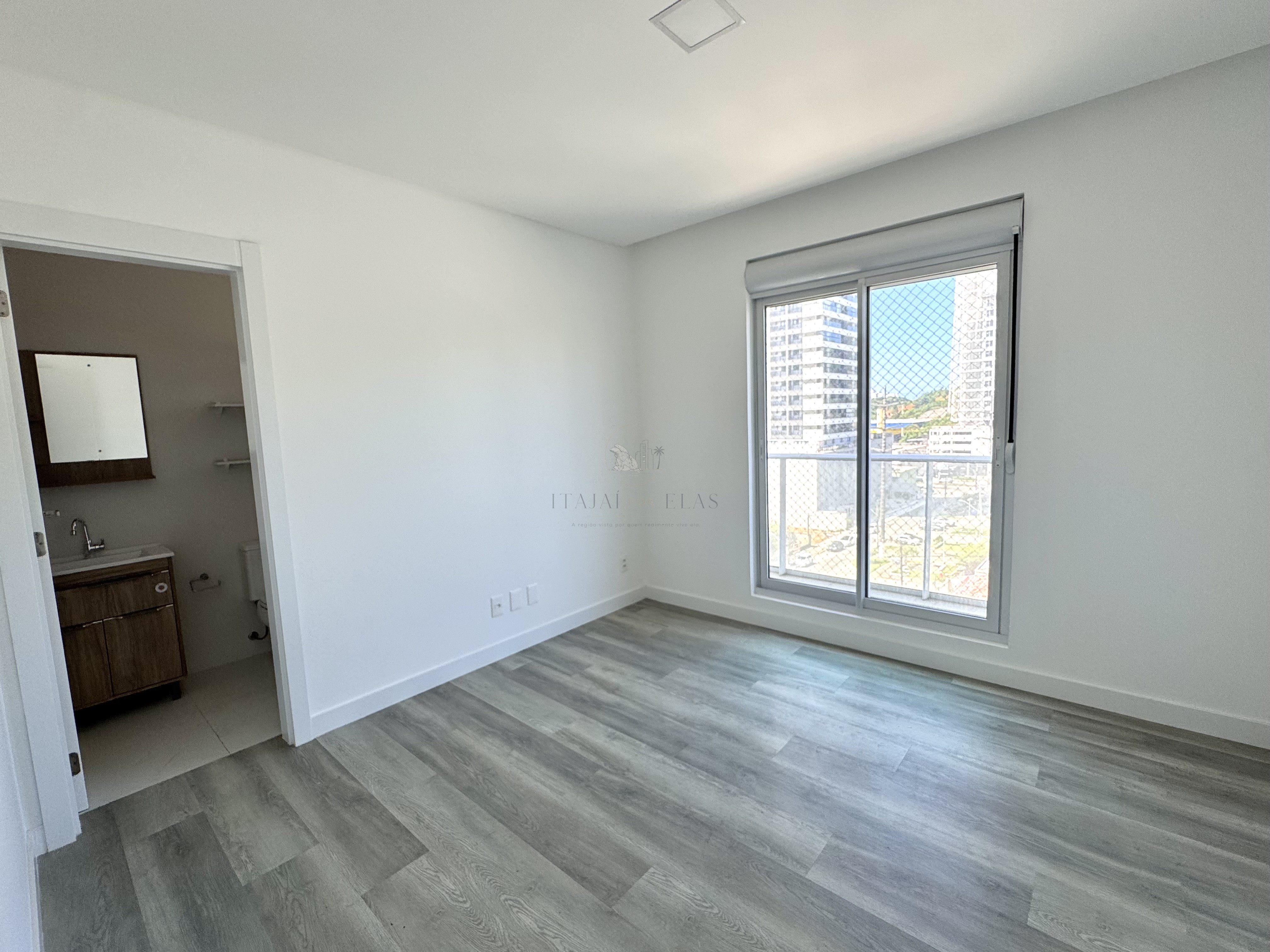 Apartamento dois dormitórios para venda no Praia Brava