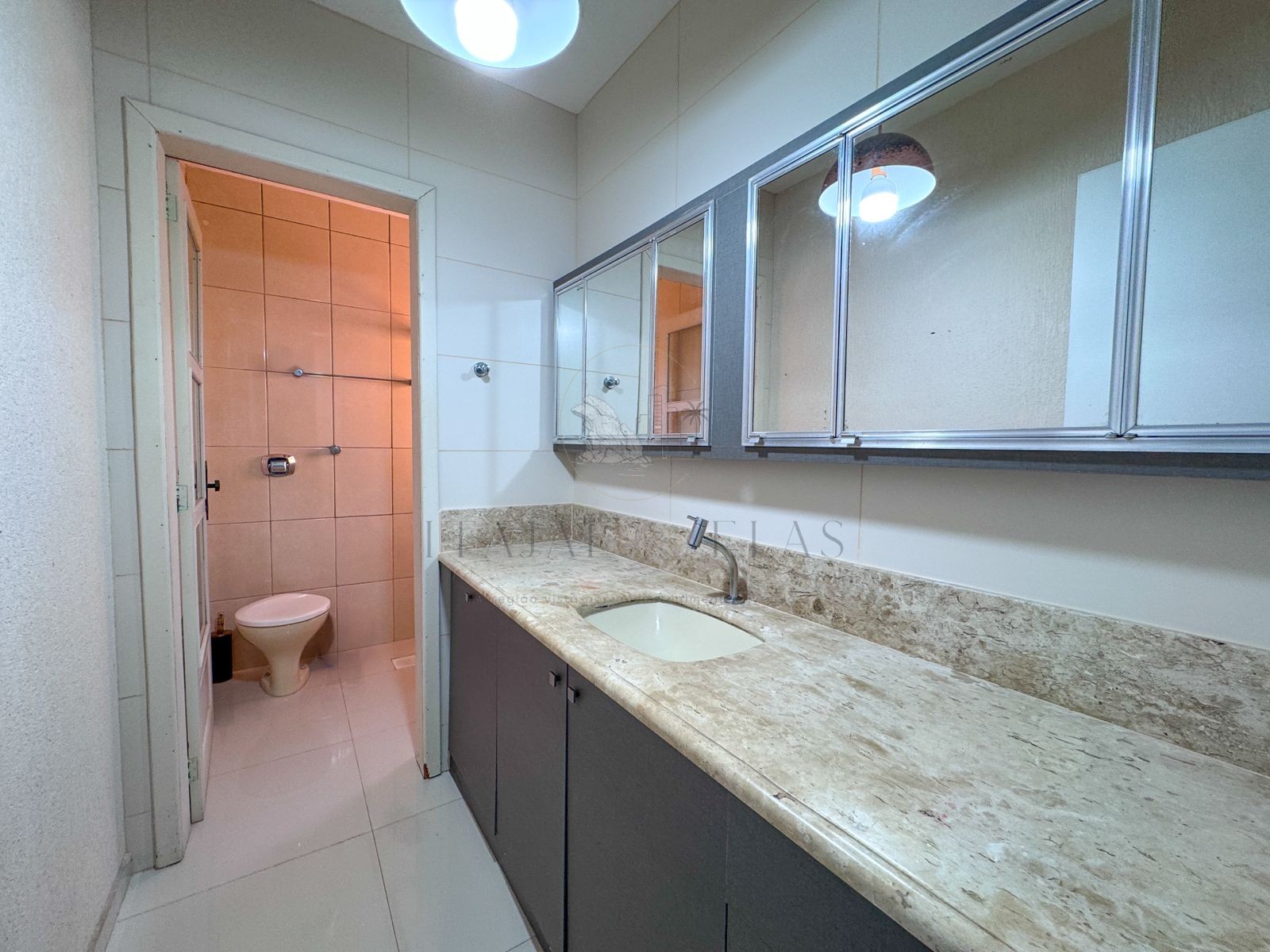 Casa 4 quartos para Locação Anual no bairro Cabeçudas em Itajaí