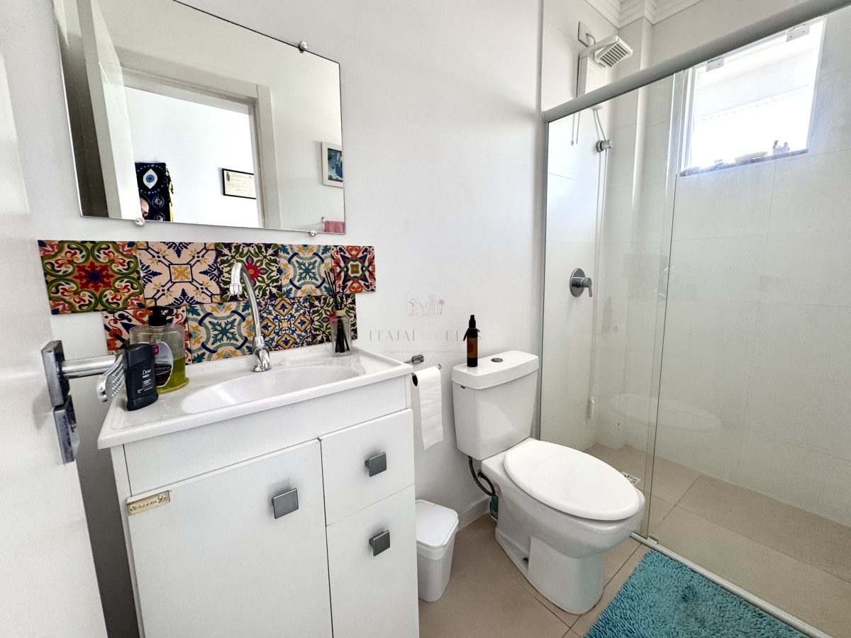 Apartamento térreo dois dormitórios na Praia dos Amores