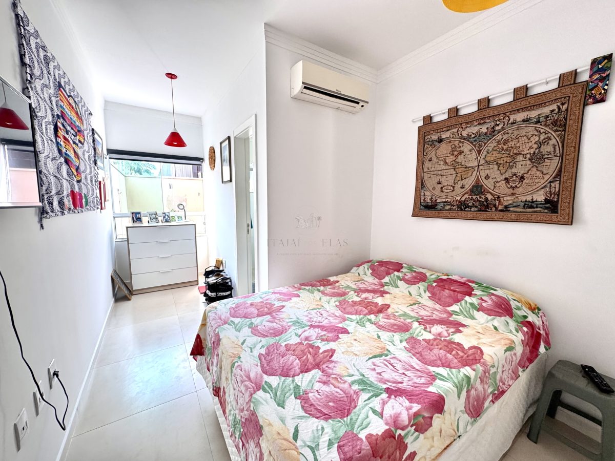 Apartamento térreo dois dormitórios na Praia dos Amores
