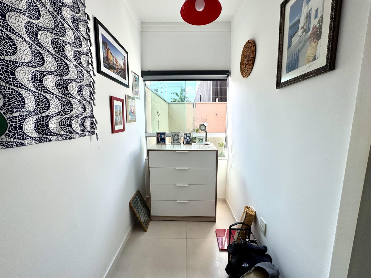 Apartamento térreo dois dormitórios na Praia dos Amores