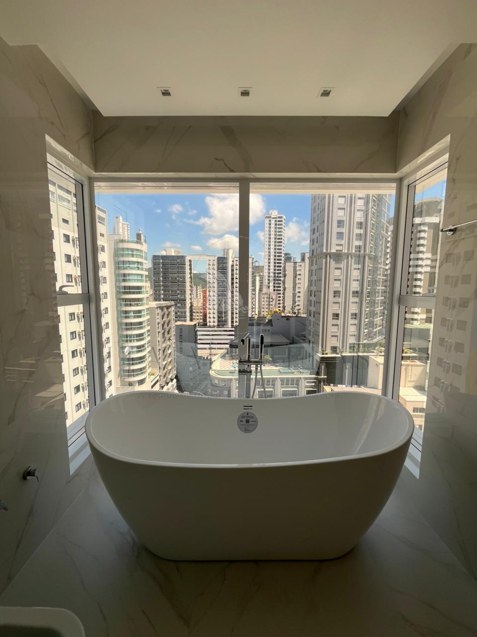 Apartamento 4 suítes mobiliado para Venda em Balneário Camboriú - Pronto para morar