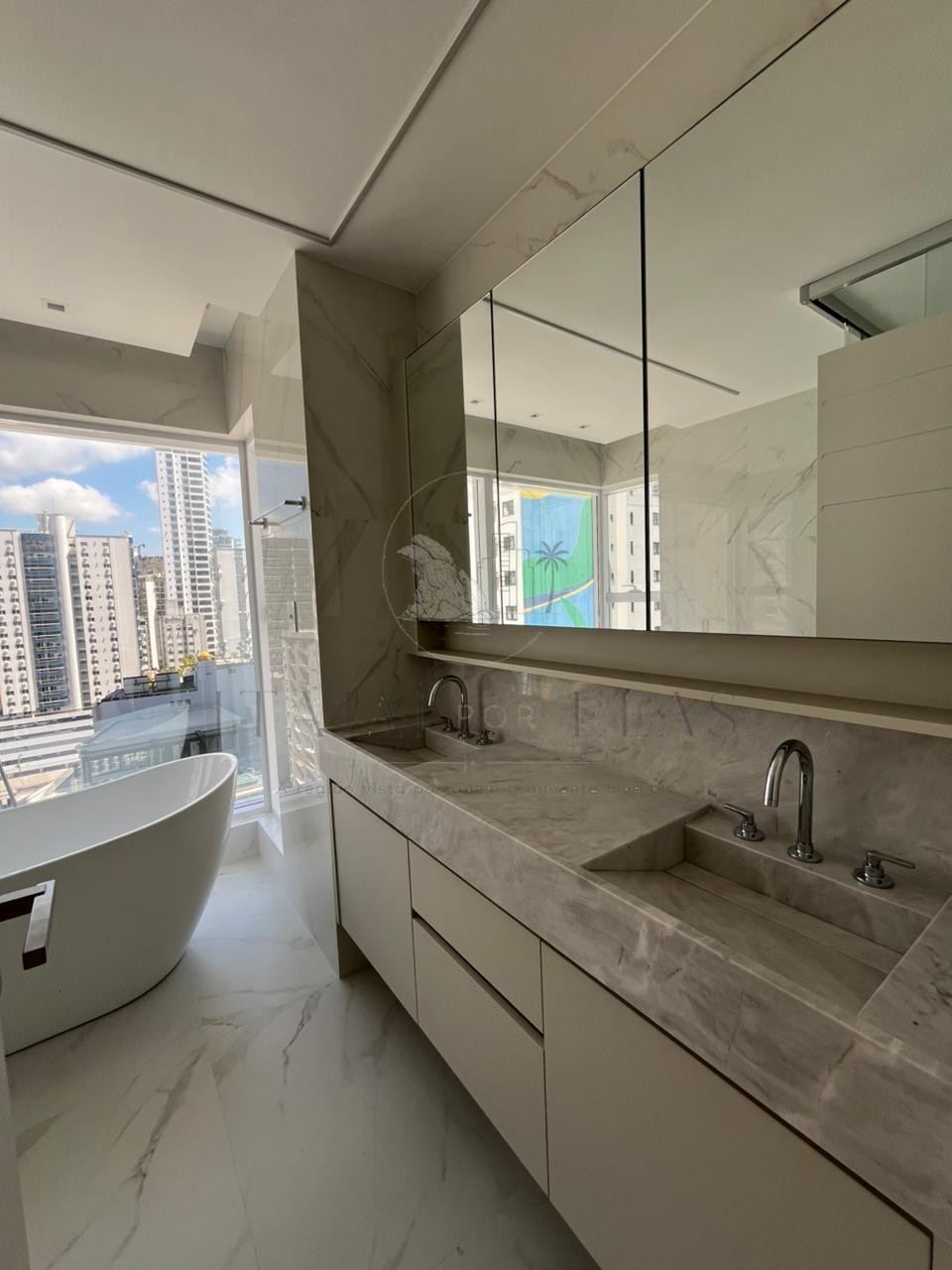 Apartamento 4 suítes mobiliado para Venda em Balneário Camboriú - Pronto para morar