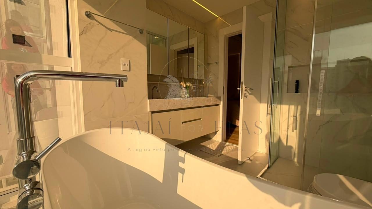 Apartamento 4 suítes mobiliado para Venda em Balneário Camboriú - Pronto para morar