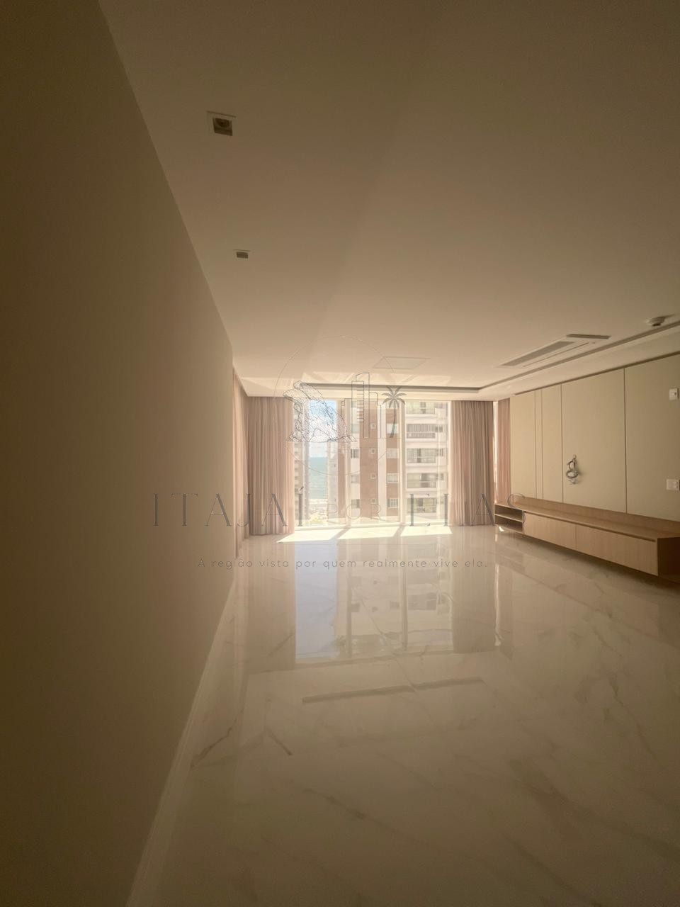 Apartamento 4 suítes mobiliado para Venda em Balneário Camboriú - Pronto para morar