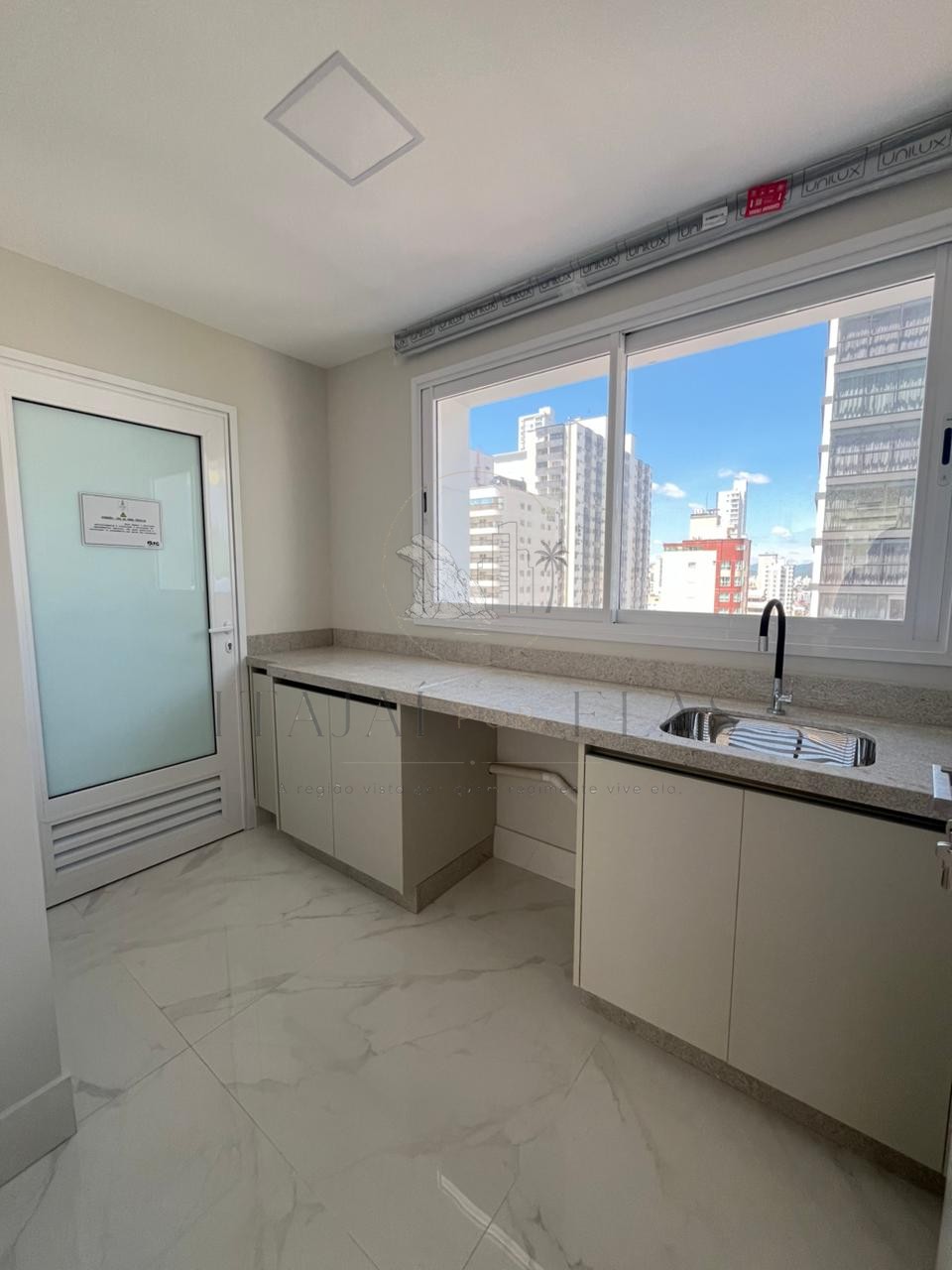 Apartamento 4 suítes mobiliado para Venda em Balneário Camboriú - Pronto para morar