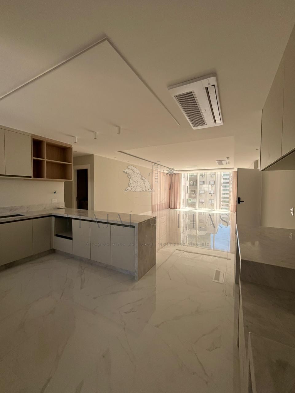 Apartamento 4 suítes mobiliado para Venda em Balneário Camboriú - Pronto para morar