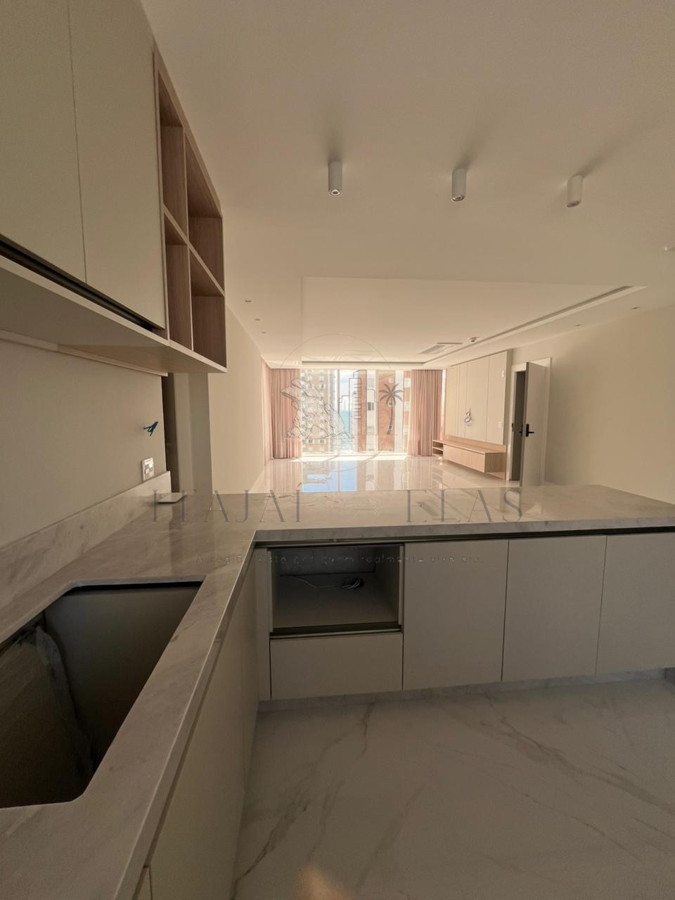 Apartamento 4 suítes mobiliado para Venda em Balneário Camboriú - Pronto para morar