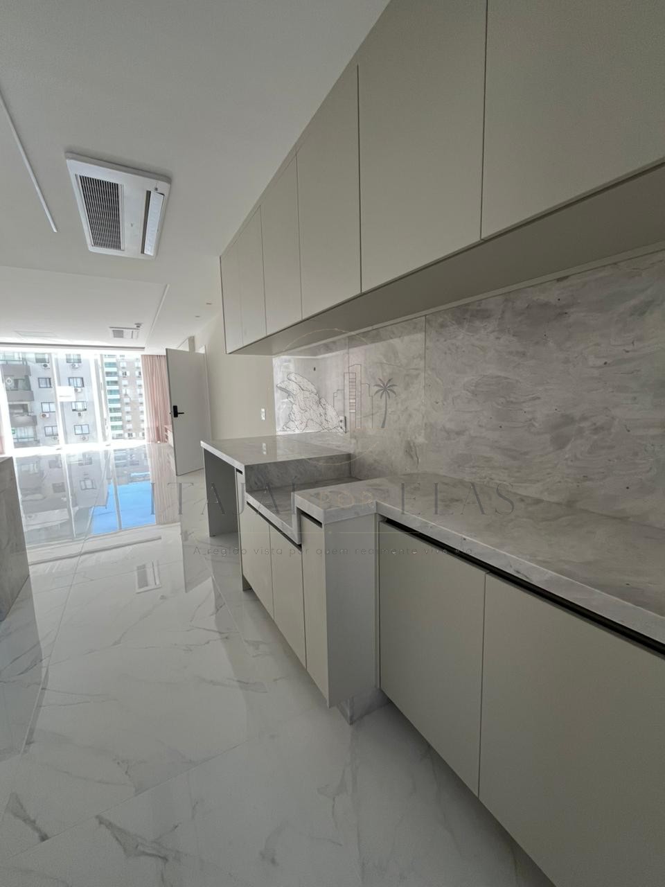 Apartamento 4 suítes mobiliado para Venda em Balneário Camboriú - Pronto para morar