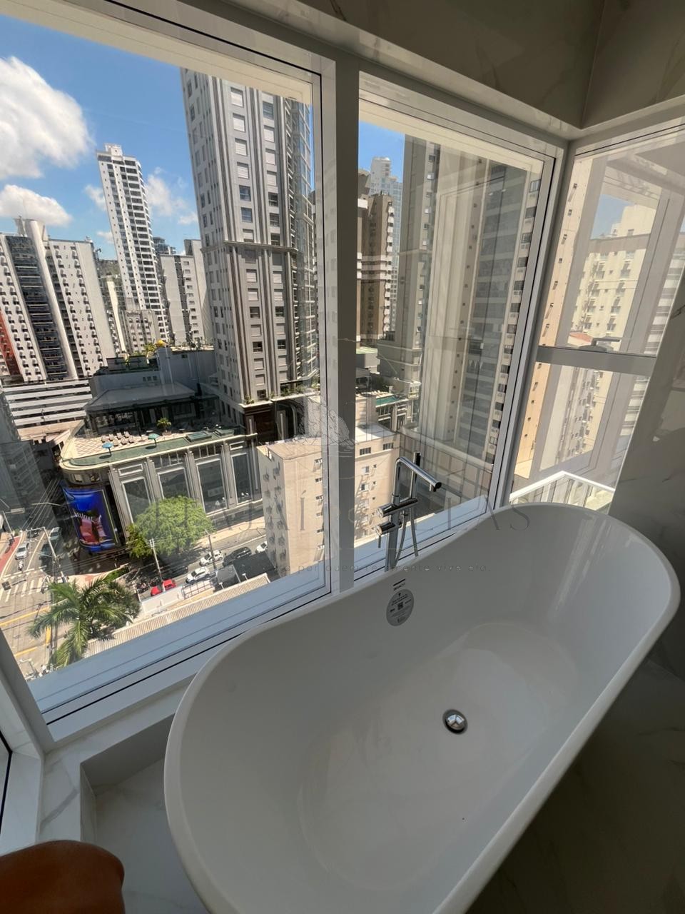 Apartamento 4 suítes mobiliado para Venda em Balneário Camboriú - Pronto para morar