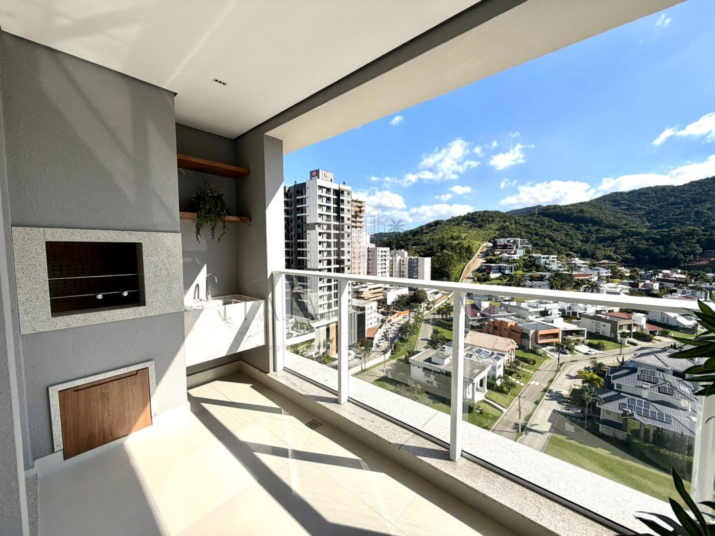 Apartamento 2 dormitórios na praia brava mobiliado 