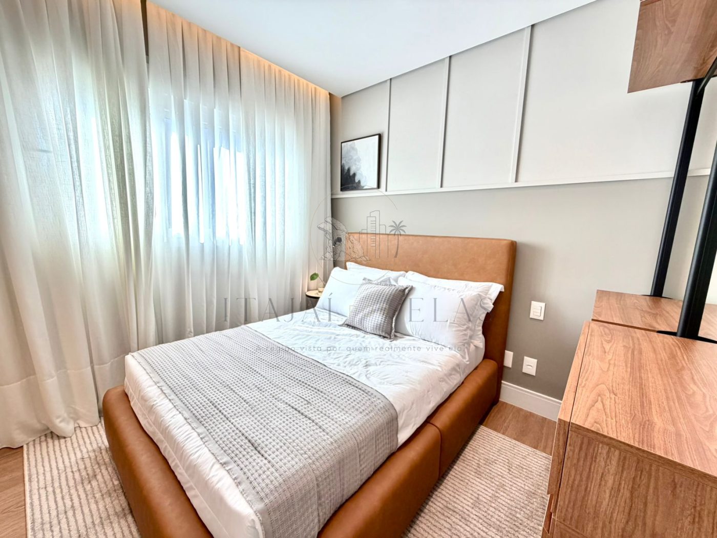 Apartamento 2 dormitórios na praia brava mobiliado 