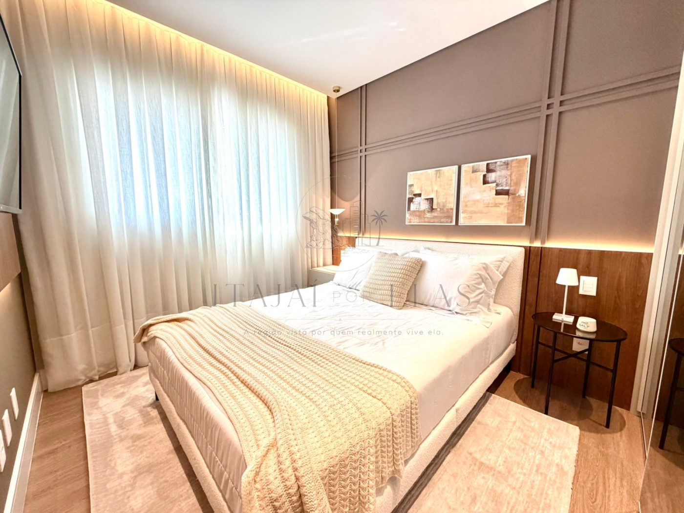 Apartamento 2 dormitórios na praia brava mobiliado 