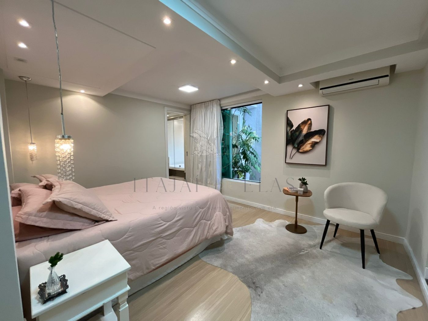 Casa 3 suítes para Venda no bairro Cabeçudas em Itajaí