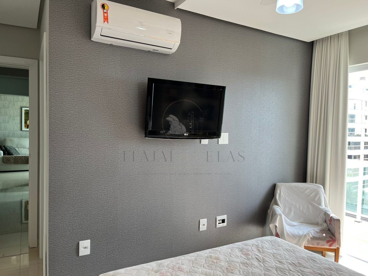 Apartamento vista mar três suítes para venda em Cabeçudas
