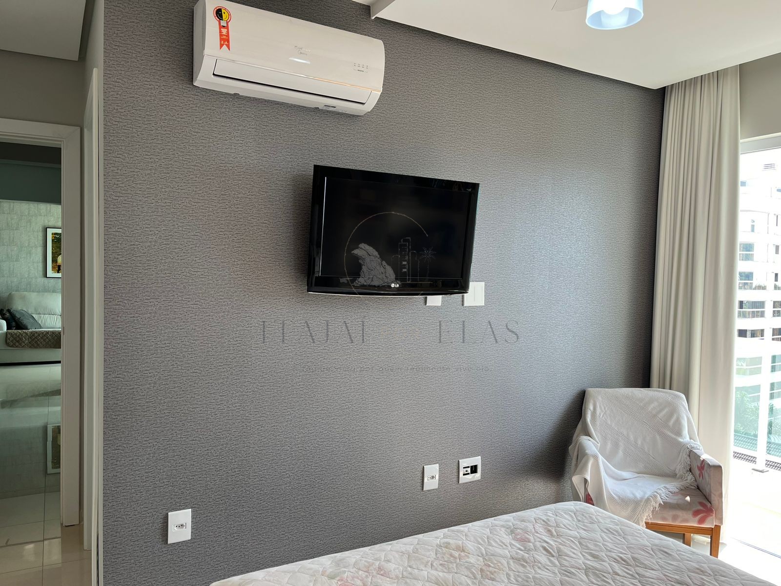 Apartamento vista mar três suítes para venda em Cabeçudas
