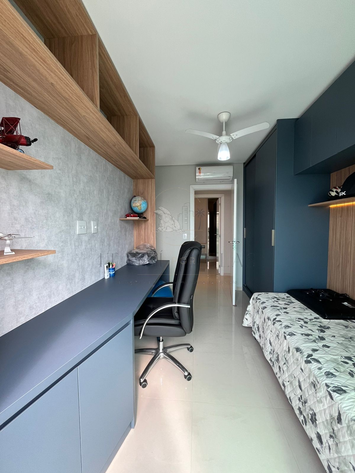 Apartamento vista mar três suítes para venda em Cabeçudas