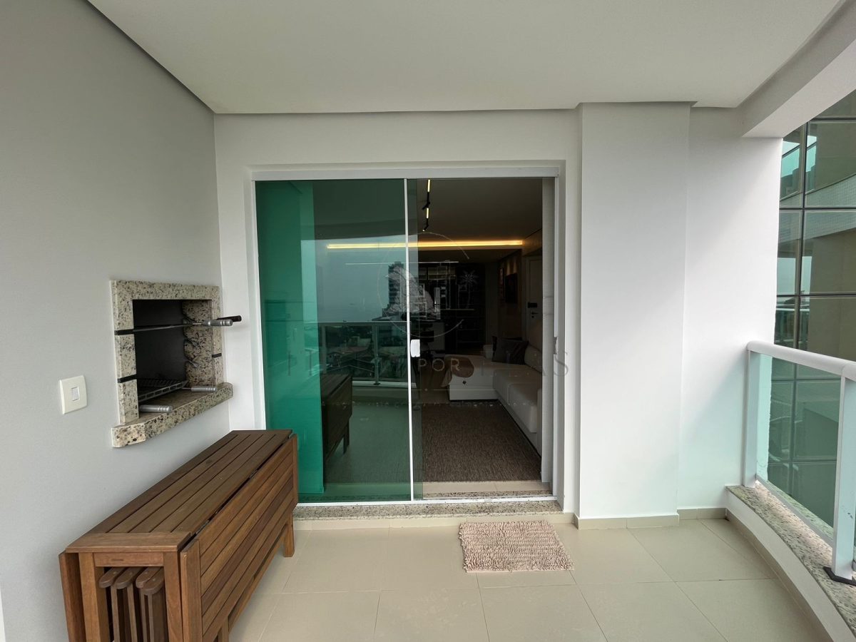Apartamento vista mar três suítes para venda em Cabeçudas