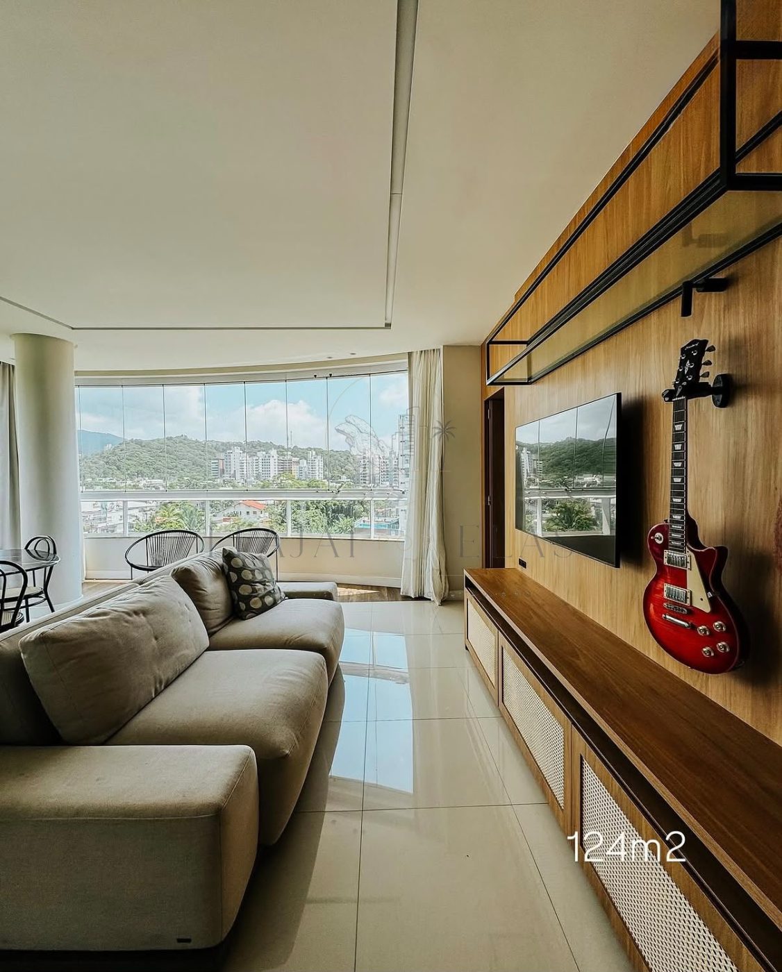 Apartamento na brava 3 suites sendo 1 master