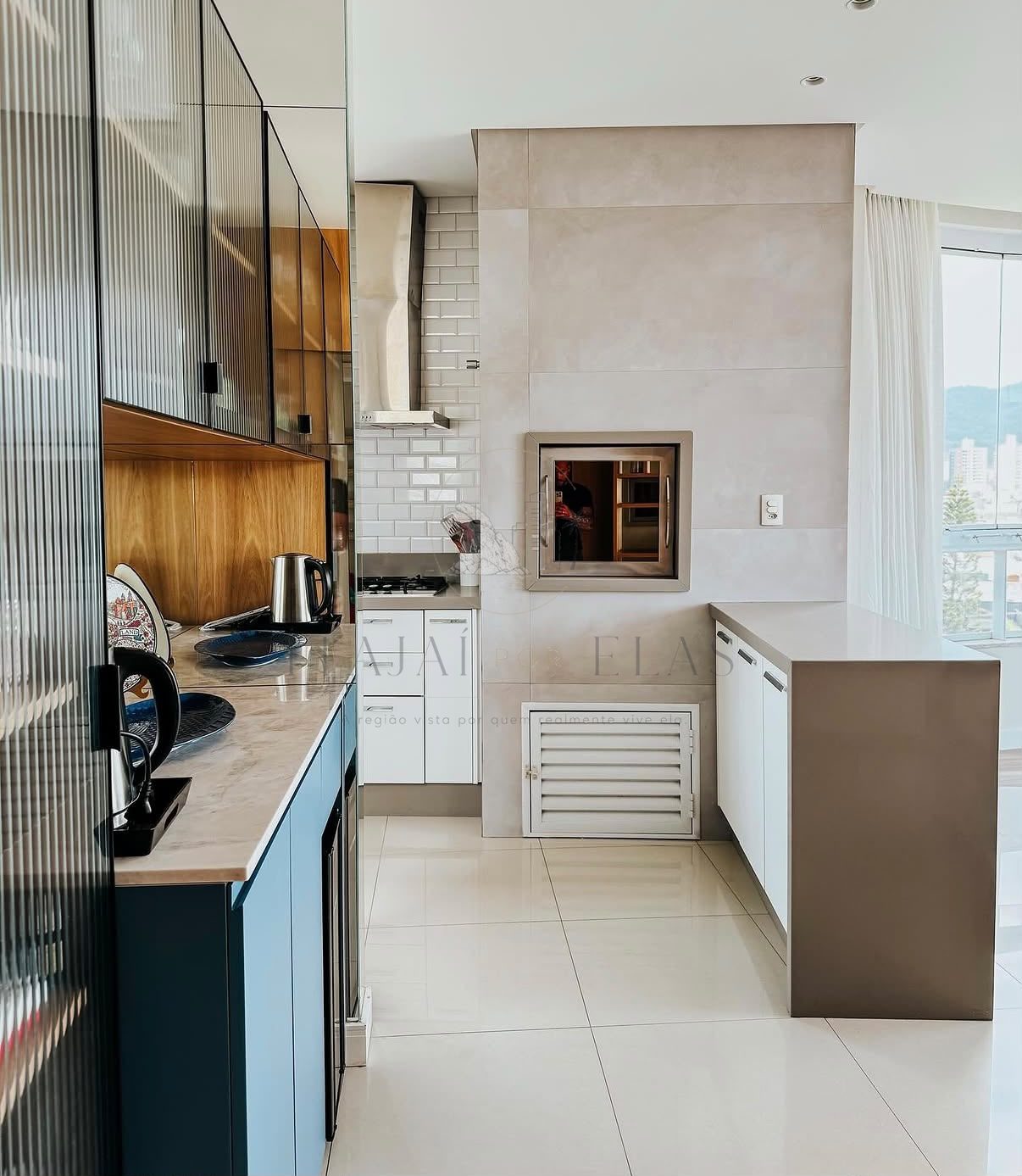 Apartamento na brava 3 suites sendo 1 master
