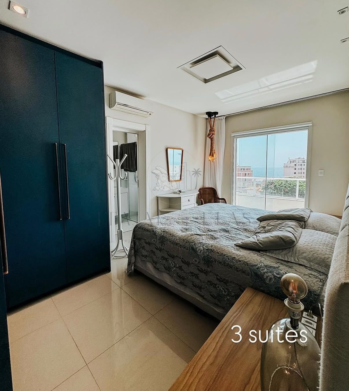 Apartamento na brava 3 suites sendo 1 master