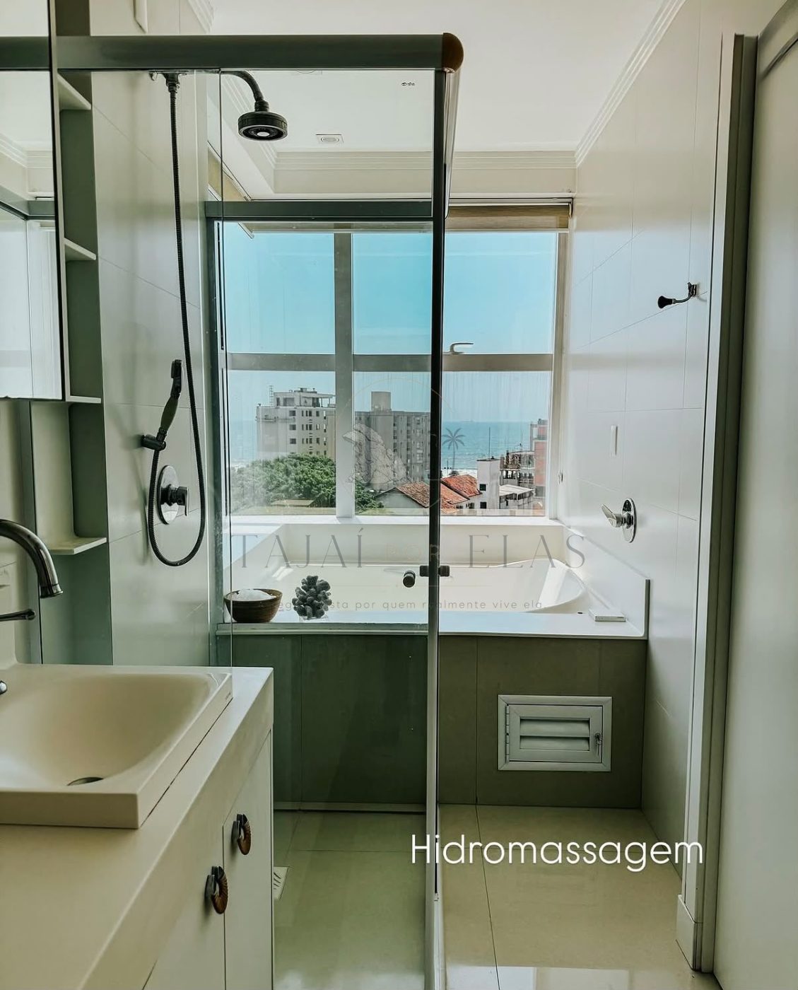 Apartamento na brava 3 suites sendo 1 master