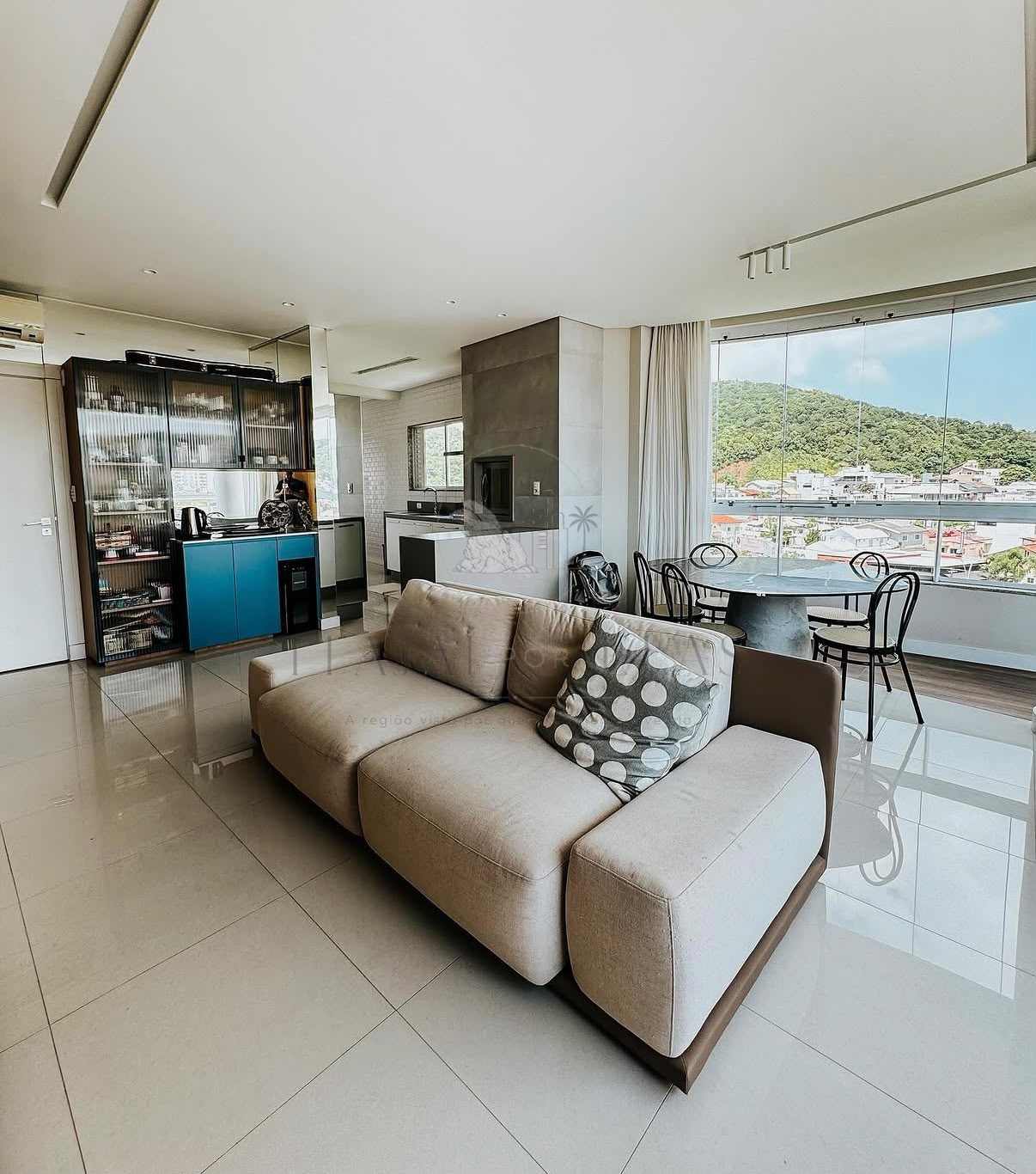 Apartamento na brava 3 suites sendo 1 master