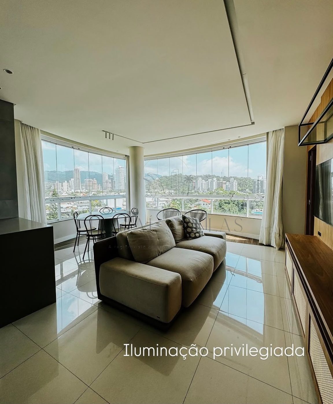 Apartamento na brava 3 suites sendo 1 master