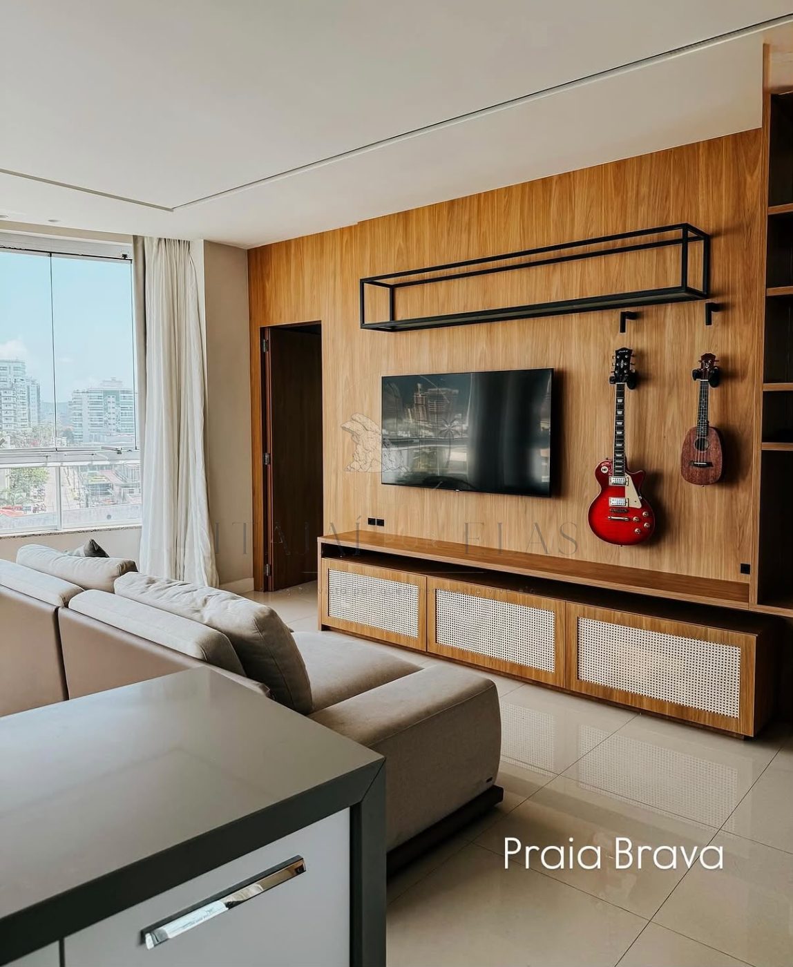 Apartamento na brava 3 suites sendo 1 master