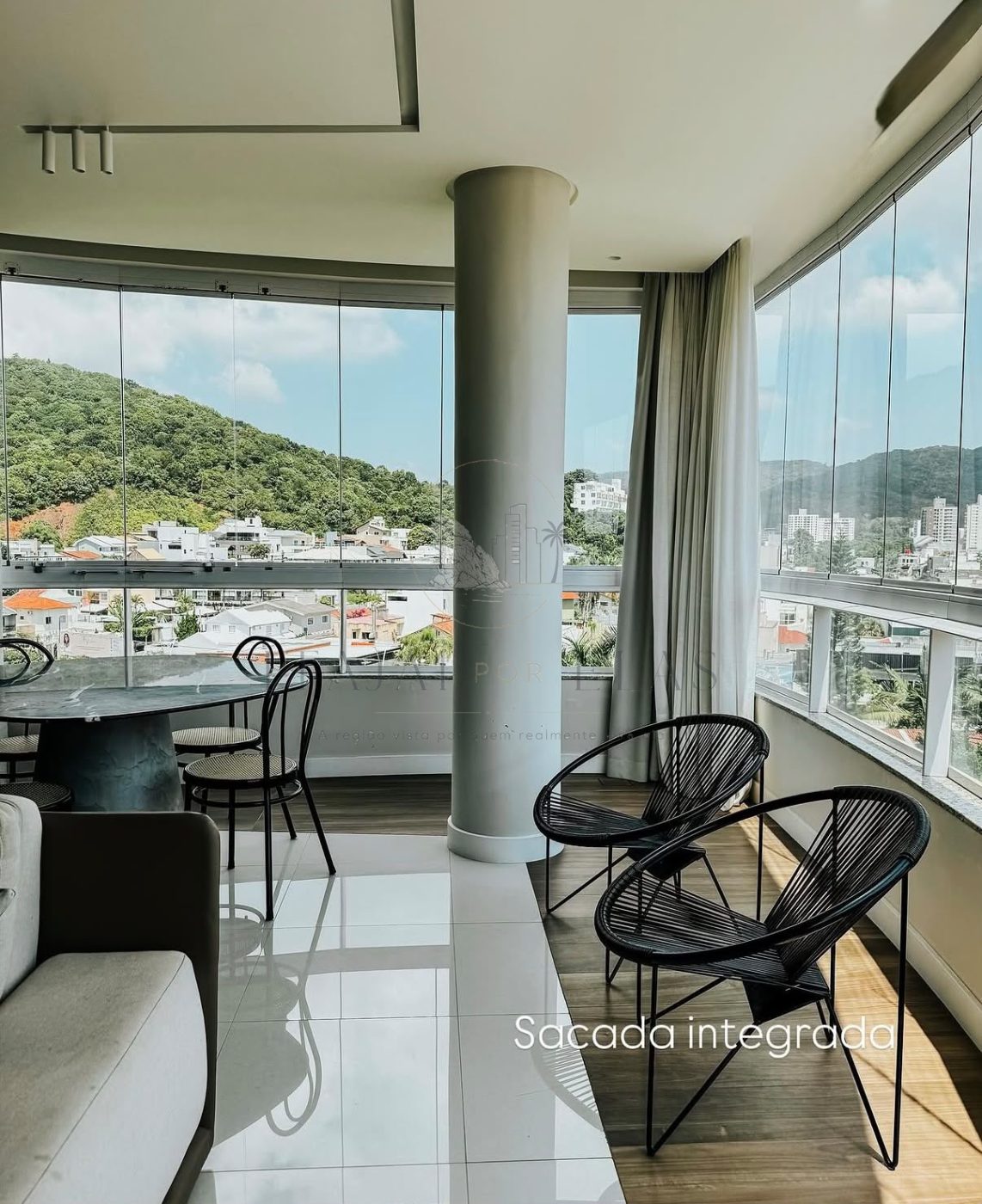 Apartamento na brava 3 suites sendo 1 master