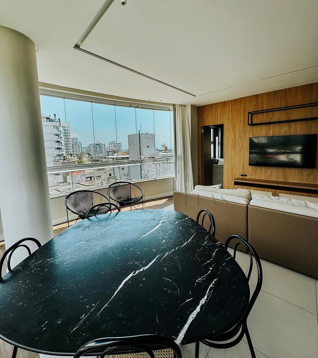 Apartamento na brava 3 suites sendo 1 master