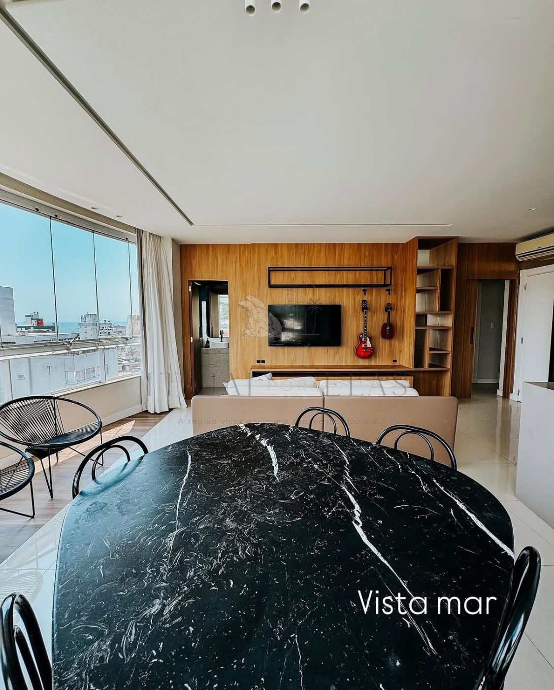 Apartamento na brava 3 suites sendo 1 master