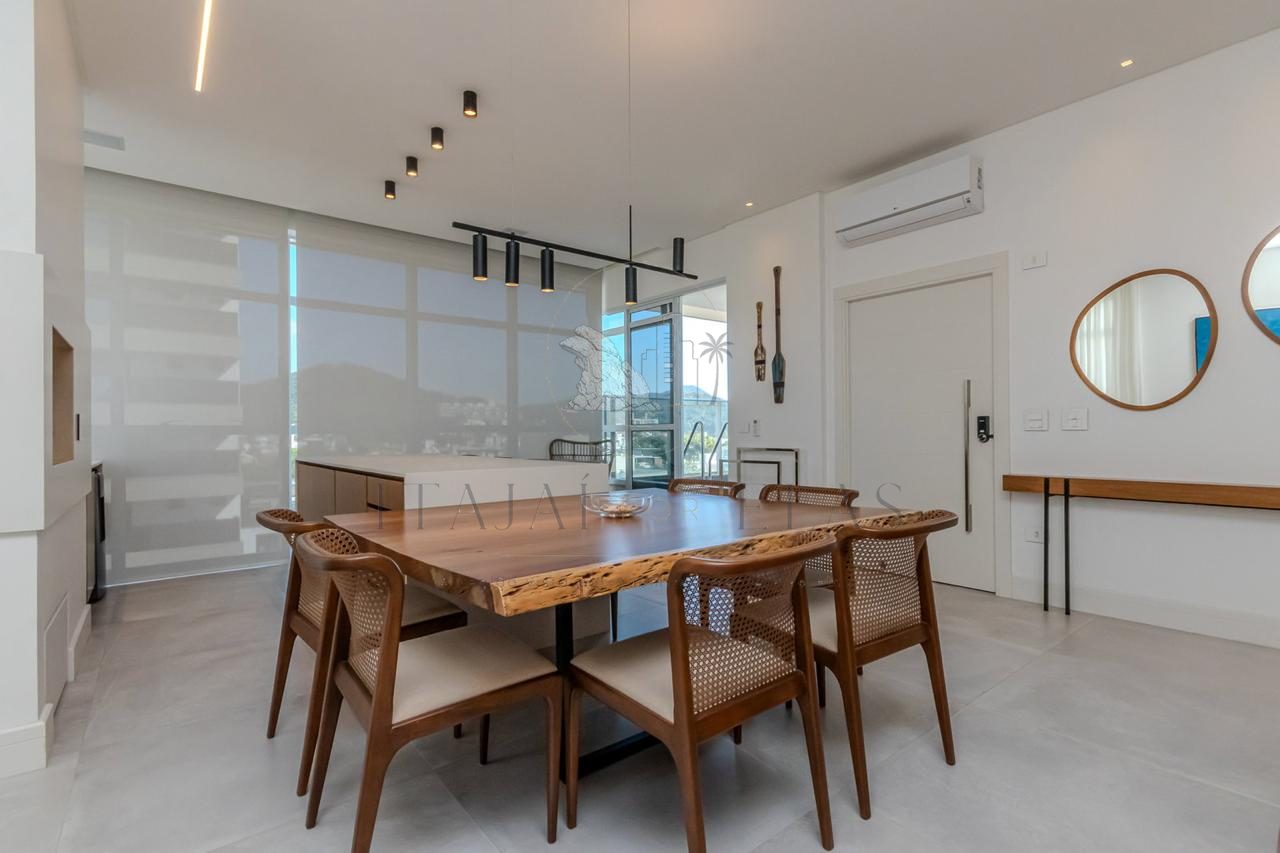 Apartamento 3 dormitórios mobiliado na praia brava