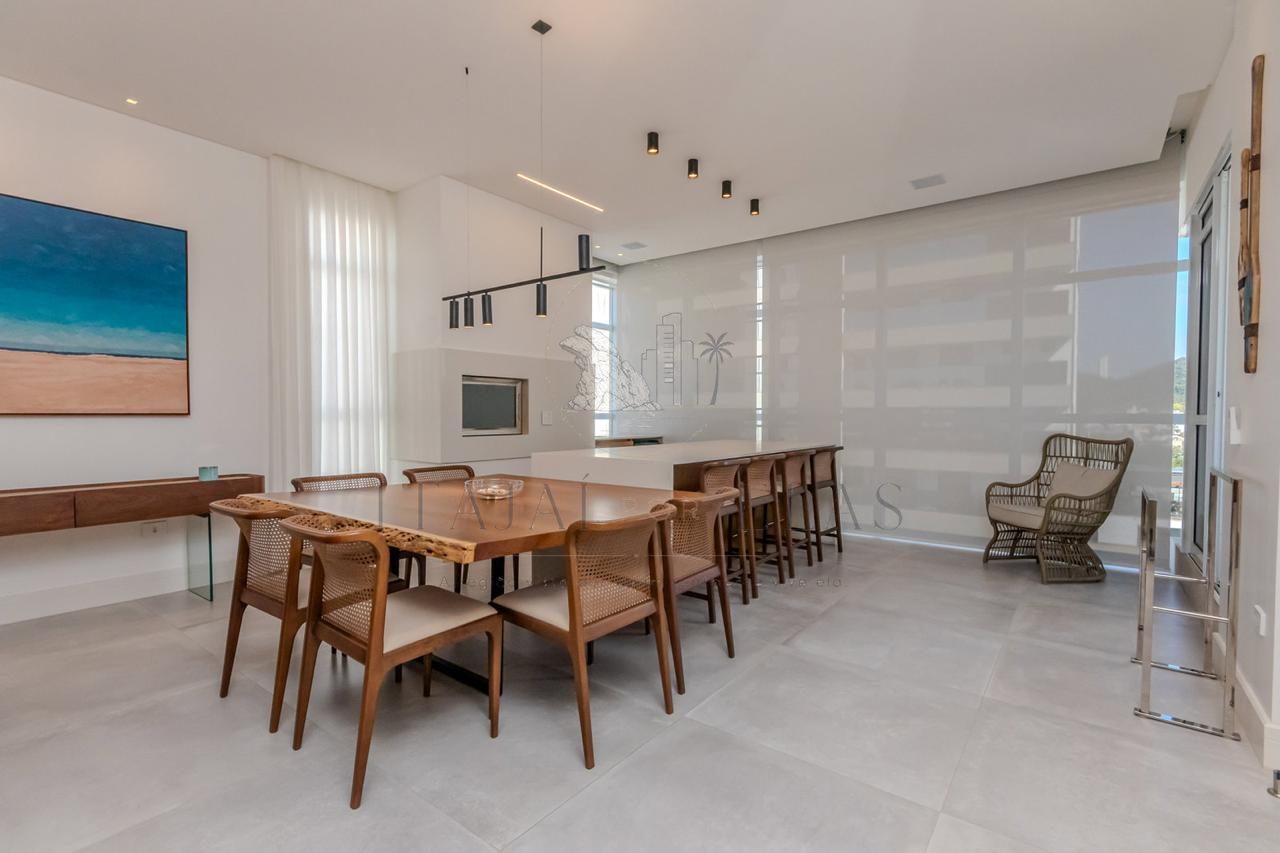 Apartamento 3 dormitórios mobiliado na praia brava