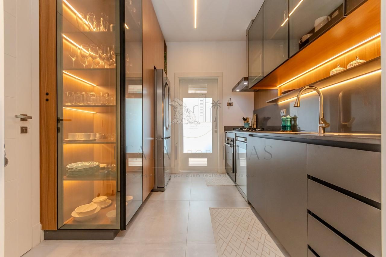 Apartamento 3 dormitórios mobiliado na praia brava