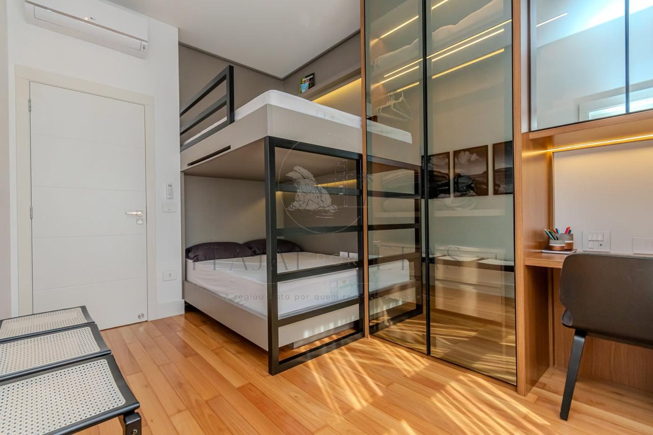 Apartamento 3 dormitórios mobiliado na praia brava