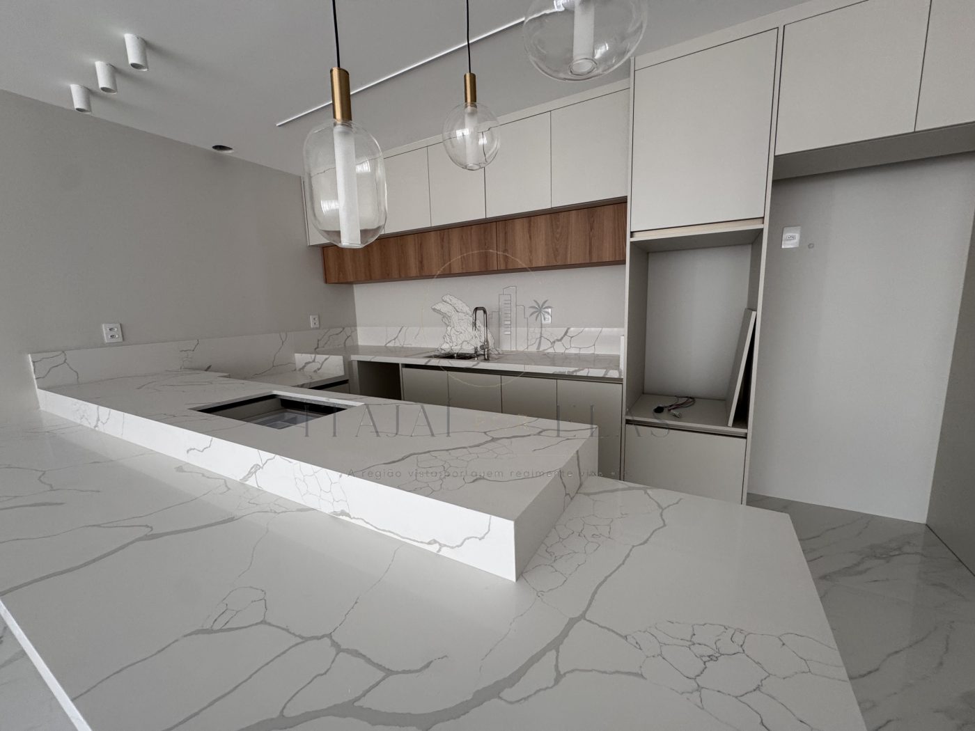 Apartamento 4 quartos para Venda no bairro Centro em Balneário Camboriú