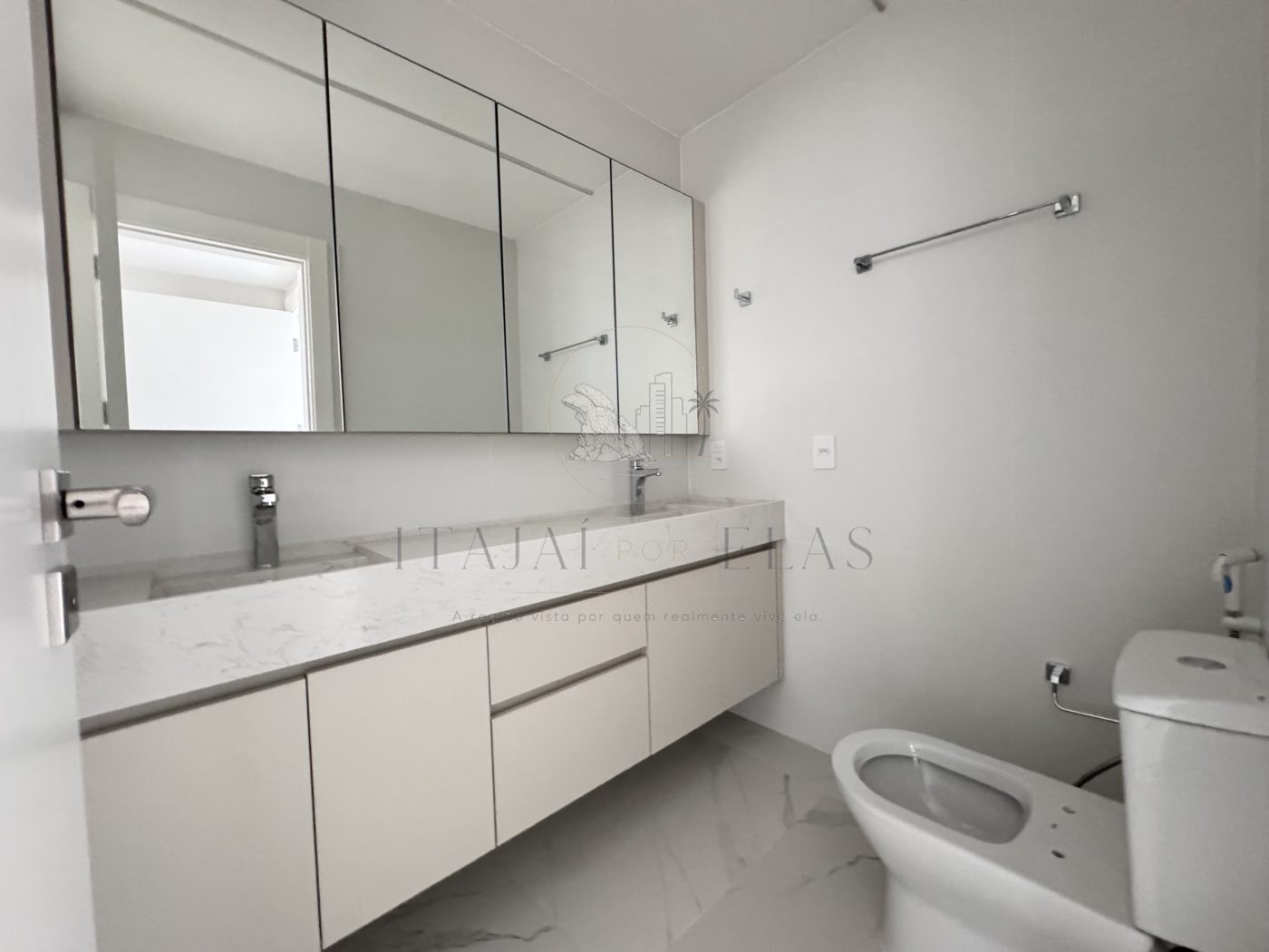 Apartamento 4 quartos para Venda no bairro Centro em Balneário Camboriú