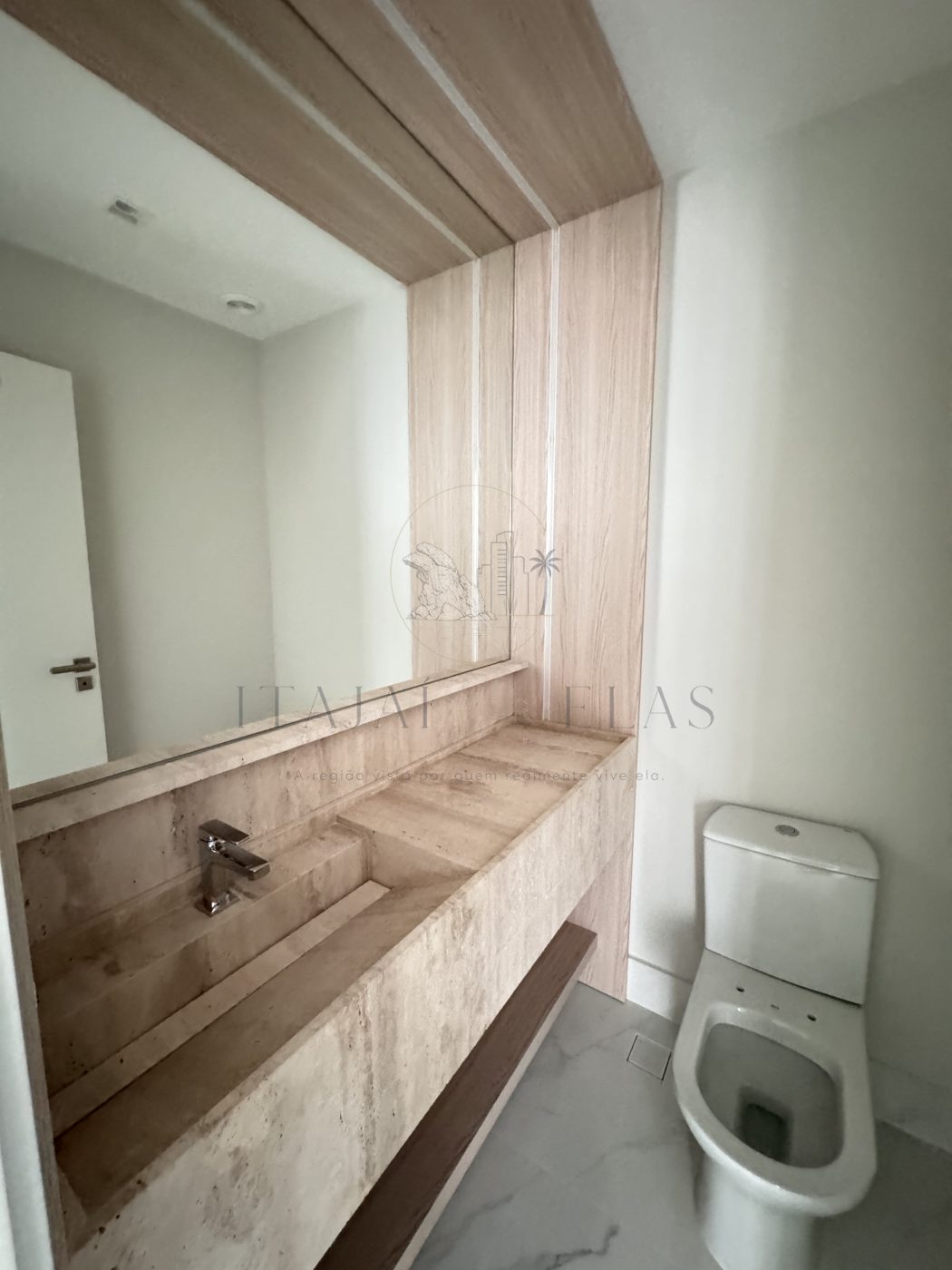 Apartamento 4 quartos para Venda no bairro Centro em Balneário Camboriú