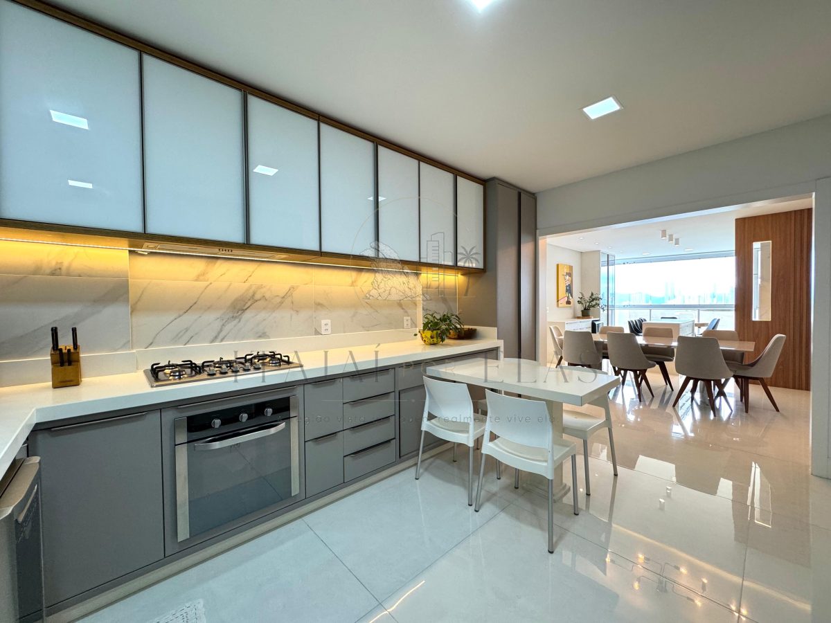 Apartamento 4 suítes para Venda no bairro Pioneiros em Balneário Camboriú